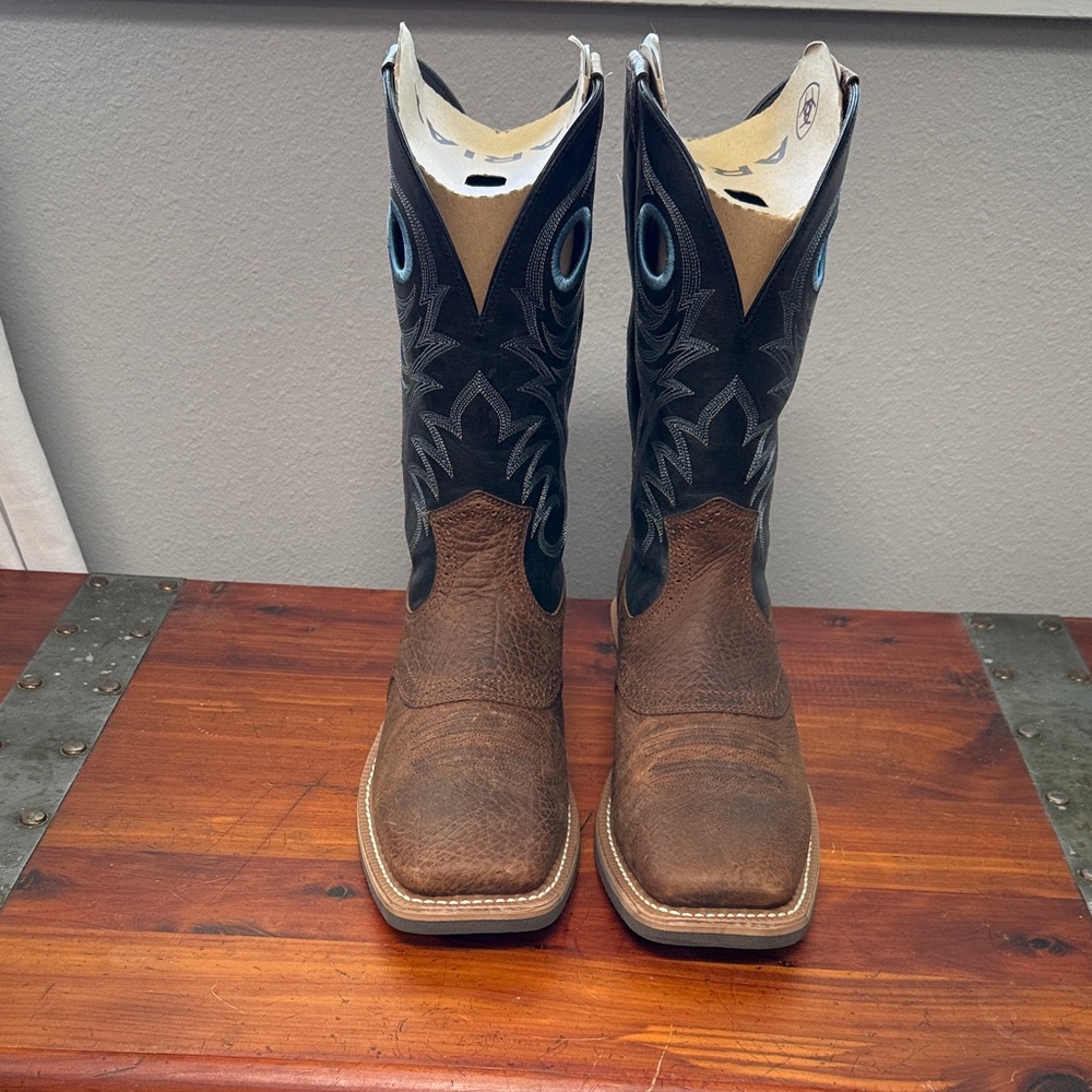 Ariat Men's Heritage Roughstock Cowboy Boots